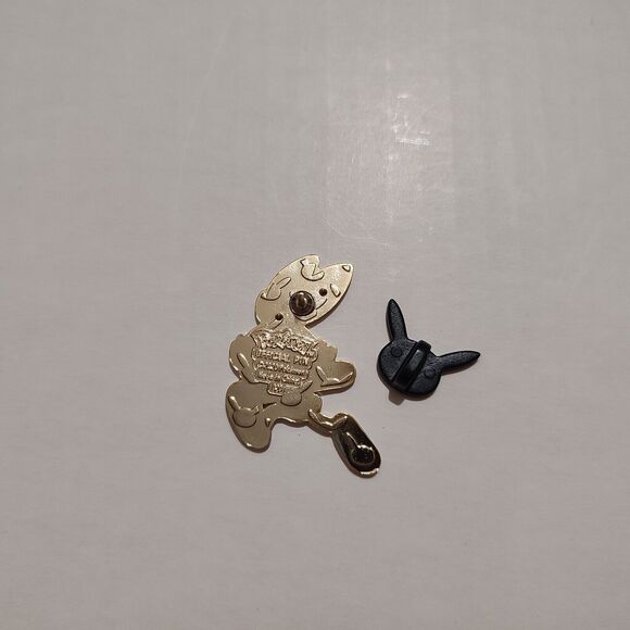 Pokemon TCG Scorbunny Enamel Pin Official Nintendo Collectible Badge Figure - Picture 3 of 3
